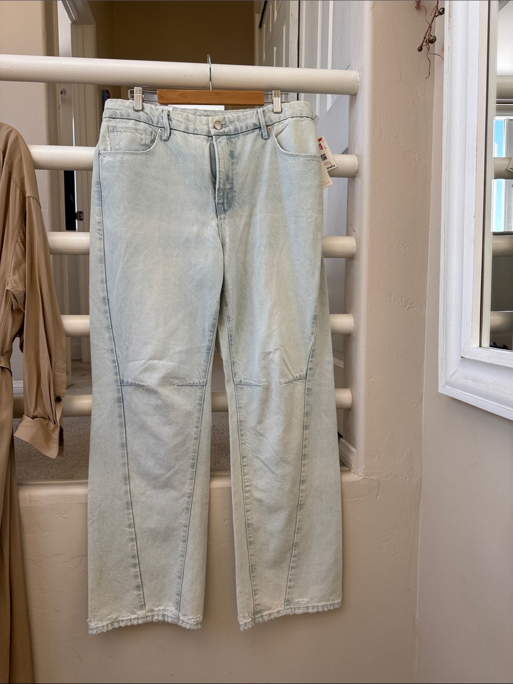 Good American Pale Light Wash Straight Leg Jeans